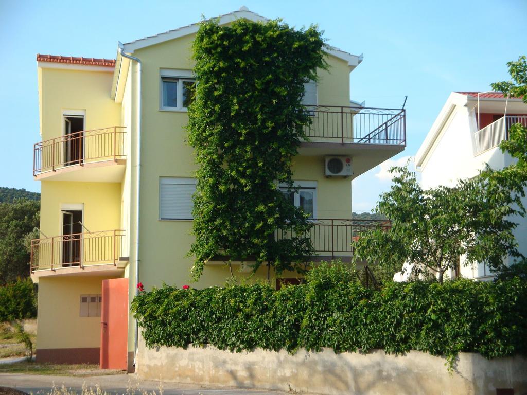 Apartments Borozan Vinišće Buitenkant foto