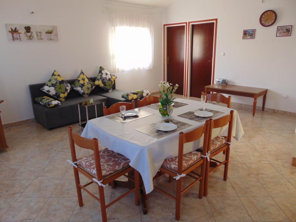 Apartments Borozan Vinišće Kamer foto