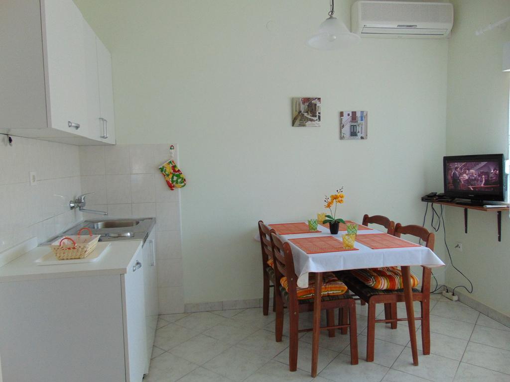 Apartments Borozan Vinišće Kamer foto