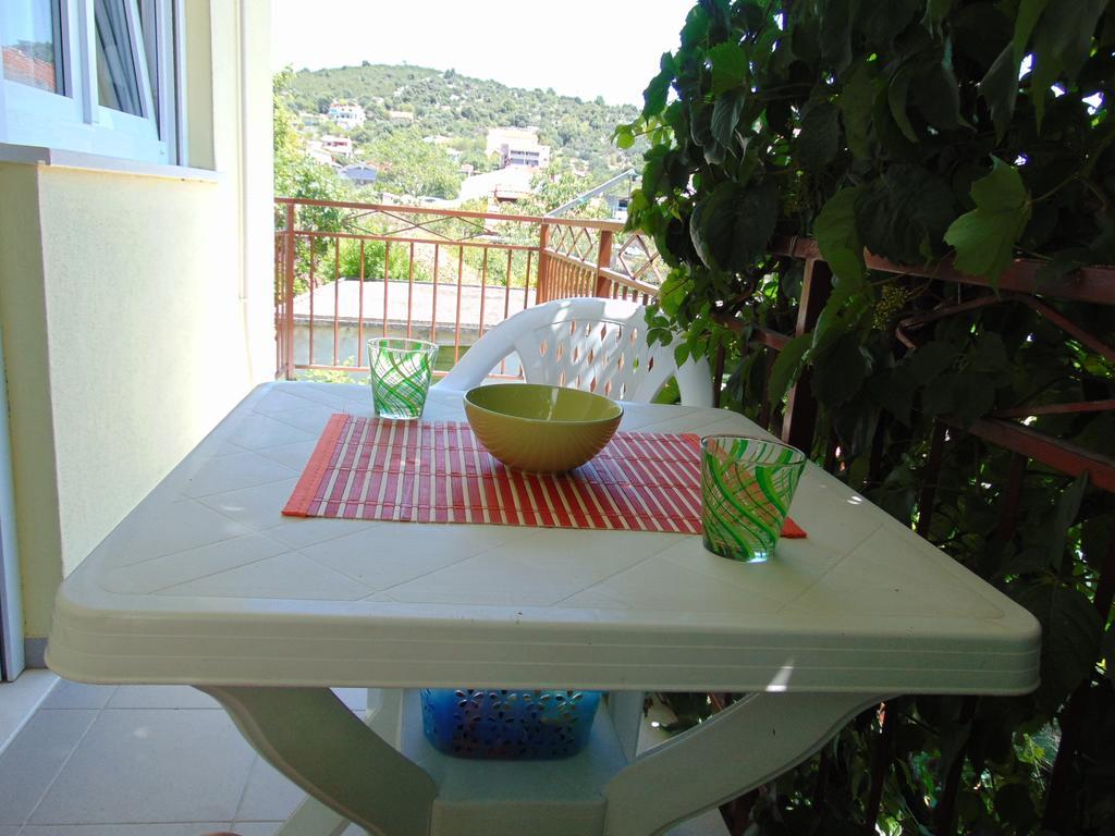 Apartments Borozan Vinišće Kamer foto