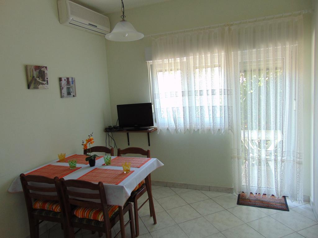 Apartments Borozan Vinišće Kamer foto