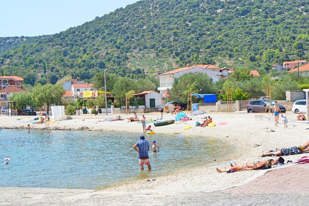 Apartments Borozan Vinišće Buitenkant foto
