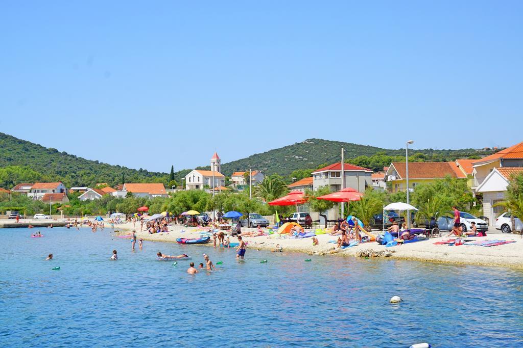 Apartments Borozan Vinišće Buitenkant foto