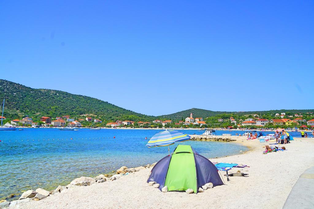Apartments Borozan Vinišće Buitenkant foto