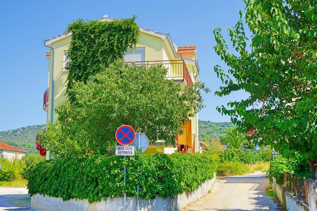 Apartments Borozan Vinišće Buitenkant foto